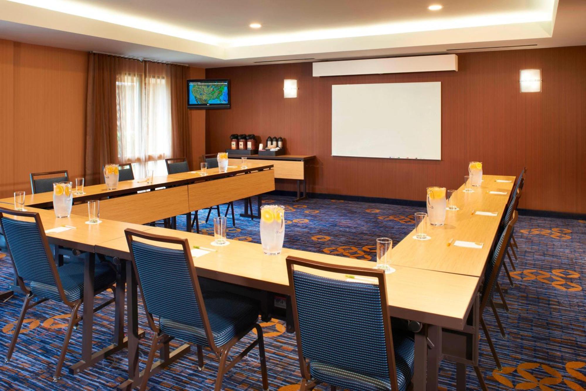 คอร์ตยาร์ด บาย แมริออท โทเรโด รอสฟอร์ด/เพอริสเบิร์ก Hotel Rossford ภายนอก รูปภาพ
